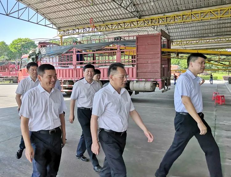 岳陽(yáng)市委常委、常務(wù)副市長(zhǎng)李建華一行蒞臨岳陽(yáng)新宏調(diào)研指導(dǎo)